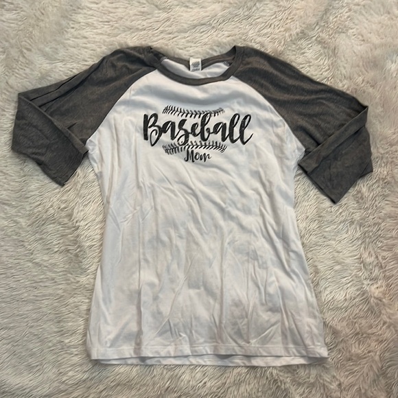 district made Tops - Baseball Mom 3/4 sleeve top M